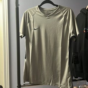 Women’s Nike dry fit